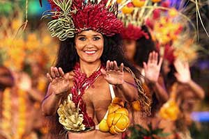 Polinezyjka podczas tradycyjnego tańca